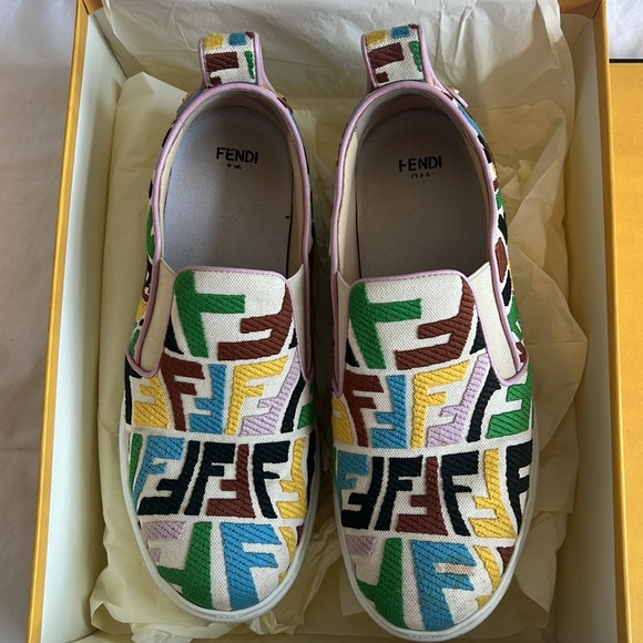 FENDI X SARA COLEMAN Canvas FF Vertigo Embroidered Womens Rise Slip On Sneakers - Picture 4 of 11
